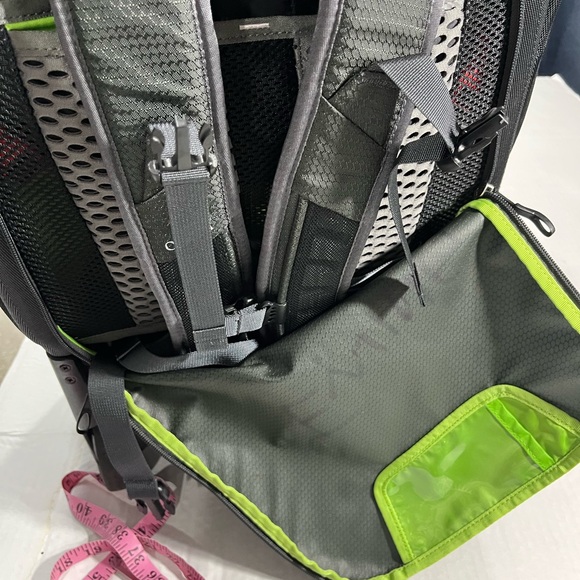 OSPREY SOJOURN 45 WHEELED TRAVEL PACK - Picture 7 of 15